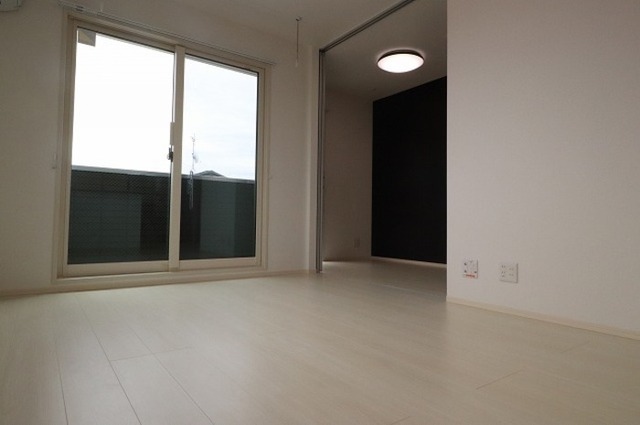 居室・リビング　ＬＤＫ１２．２５帖　洋室３帖　３０２