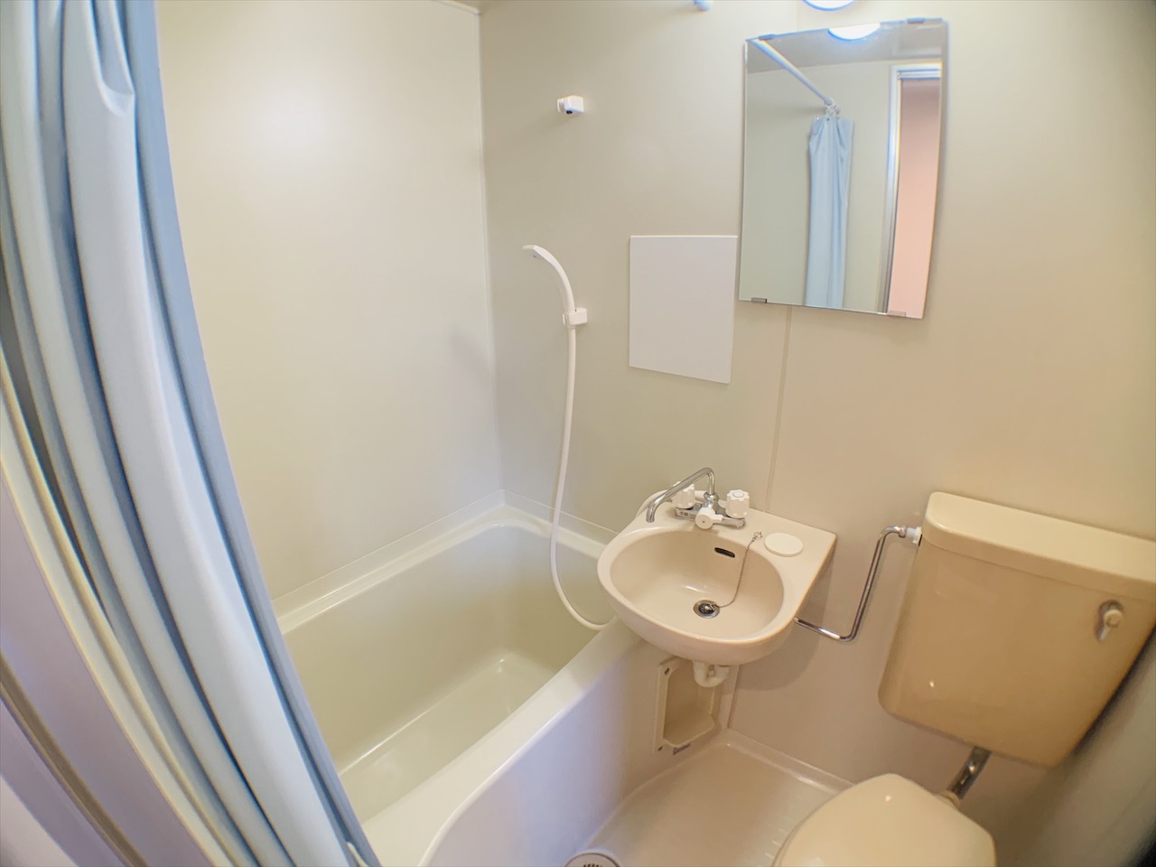 バス・シャワールーム　シンプルで機能的なユニットバスです♪