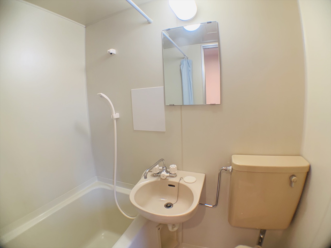 洗面設備　浴室内に洗面台あり！