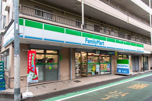 コンビニ　ファミリーマート 新宿大久保二丁目店（コンビニ）まで523m