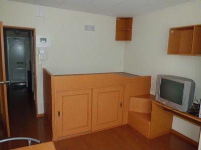 居室・リビング　頑丈なベッドあり。