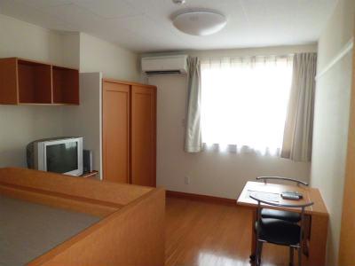 居室・リビング　エアコン・照明・テレビなど、居室は設備が一杯です。