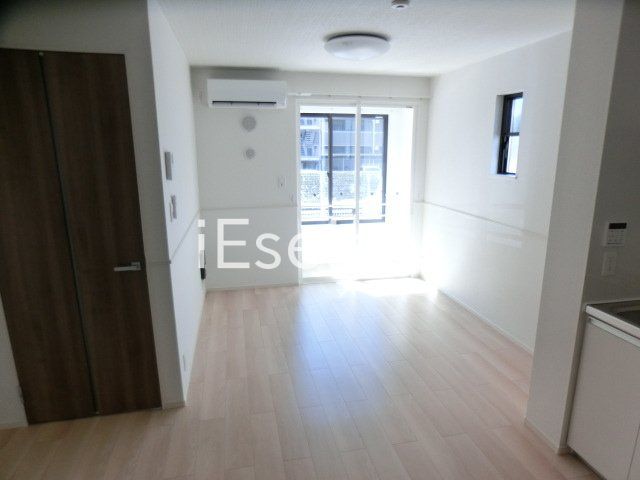 居室・リビング　角部屋・2面採光の明るいお部屋です?