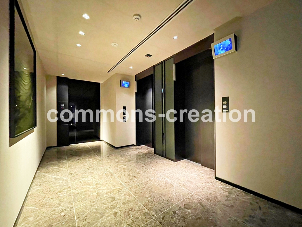 コンビニ　ローソン青山骨董通店（コンビニ）まで434m