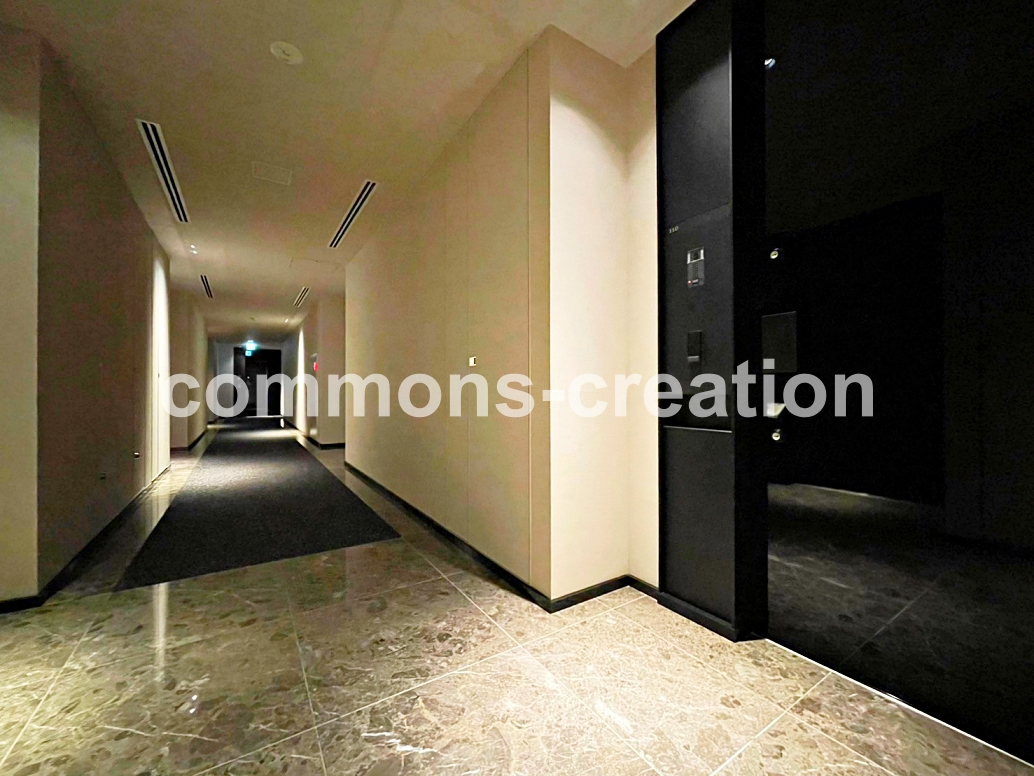 飲食店　スターバックスコーヒー南青山骨董通り店（飲食店）まで299m