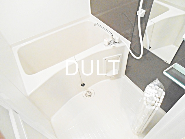 バス・シャワールーム　バスルームです。