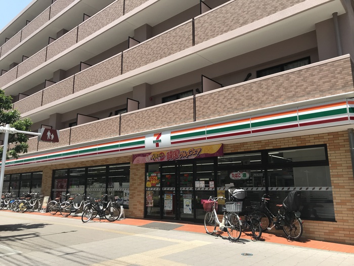 コンビニ　セブンイレブン（コンビニ）まで180m