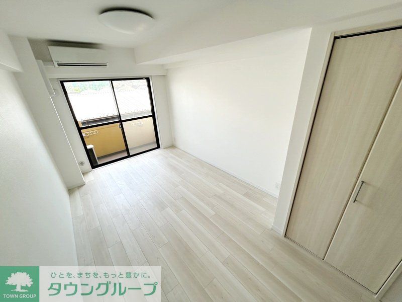 居室・リビング　同物件別部屋写真