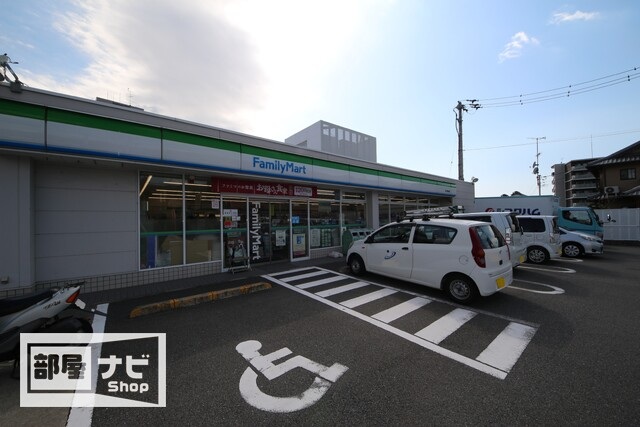 コンビニ　ファミリーマート愛大病院前（コンビニ）まで500m