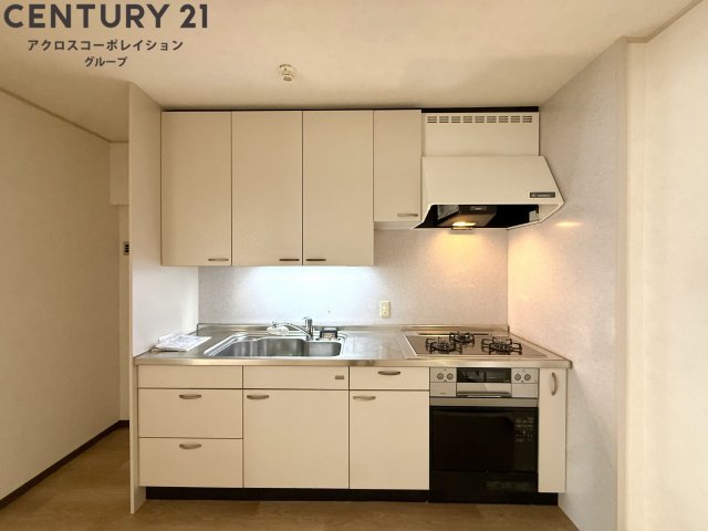 キッチン　壁付けキッチンでスペースを最大限有効活用できます！