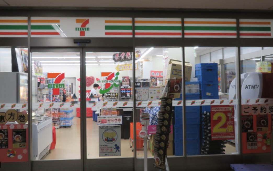 コンビニ　セブンイレブン横浜市大センター病院店（コンビニ）まで223m