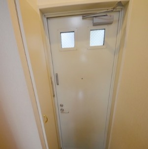 玄関　別部屋参考写真となります