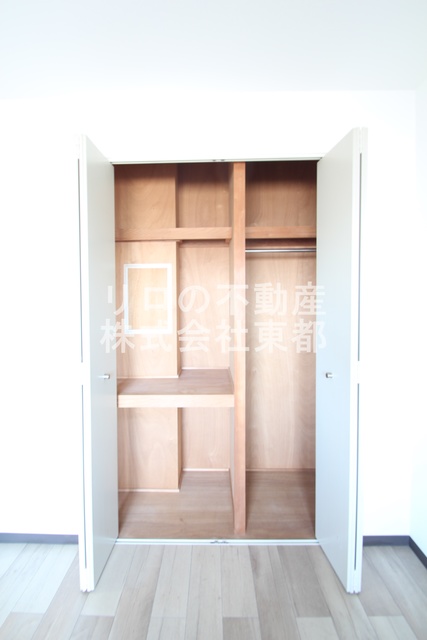 収納　棚付の収納なので収納道具なしでも綺麗に収納できます♪