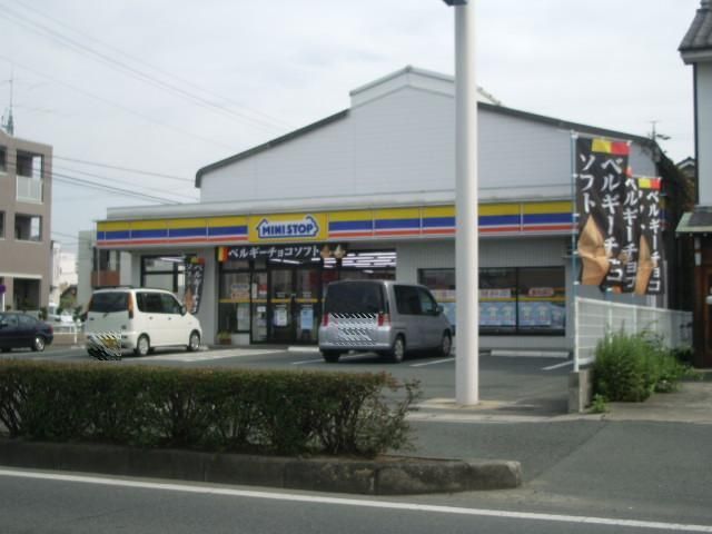 コンビニ　ミニストップ（コンビニ）まで660m