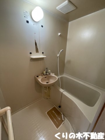 バス・シャワールーム　反転タイプのお部屋です（現況を優先します）