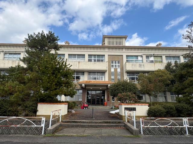 中学校　鳥取市立国府中学校（中学校）まで1106m