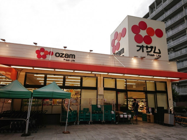 スーパー　スーパーオザム東綾瀬店（スーパー）まで77m