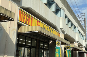 スーパー　E－MART亀有店（スーパー）まで676m