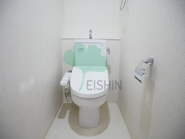 トイレ　温水洗浄付きトイレです！