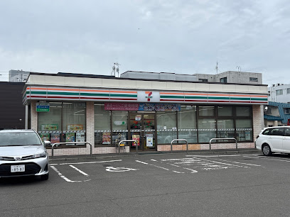 コンビニ　セブンイレブン札幌菊水5条店（コンビニ）まで509m