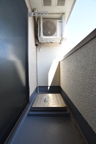 バルコニー　同物件、別号室の写真です。