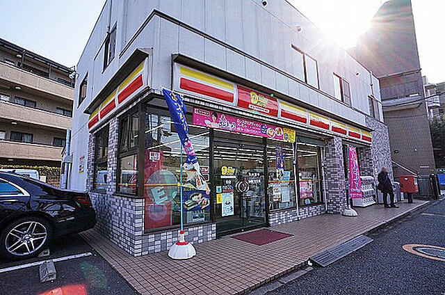 コンビニ　ニューヤマザキデイリーストア砧店（コンビニ）まで278m