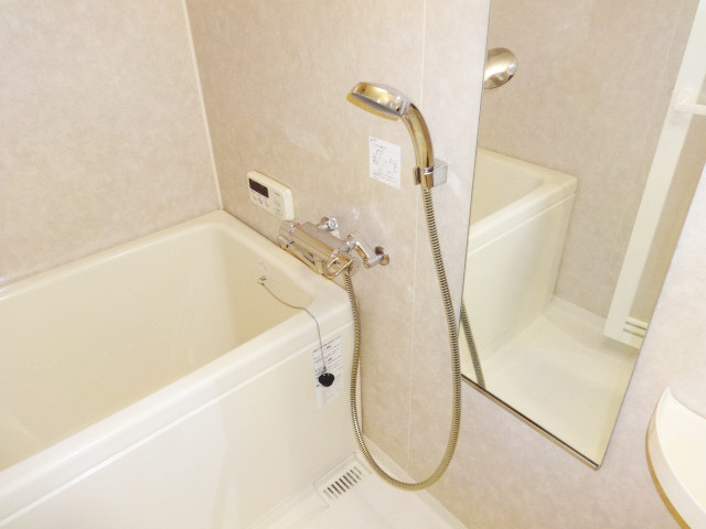 バス・シャワールーム　お風呂とトイレは別です♪ゆっくり疲れをおとり下さいませ。