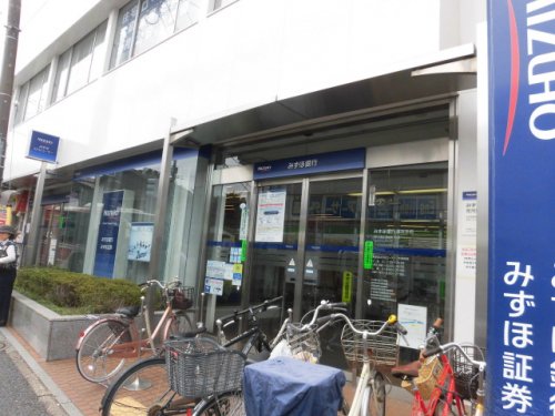 銀行　みずほ銀行鷺宮支店（銀行）まで682m