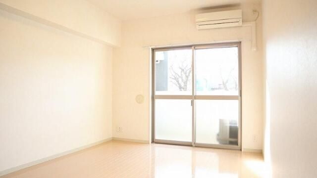 居室・リビング　☆明るい居間☆