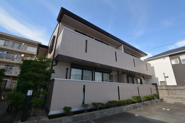 建物外観　TVインターフォン付きで安心です