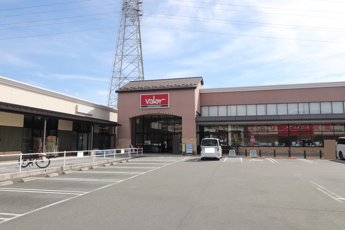 スーパー　バロー甲府昭和店（スーパー）まで555m