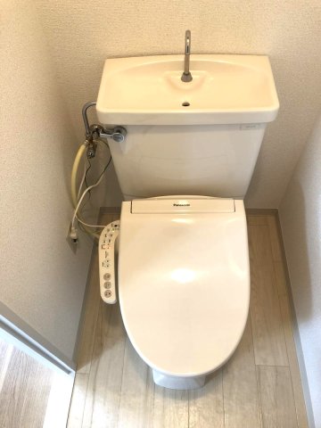 トイレ　トイレは温水洗浄便座付き♪人気のバストイレ別です♪イレが独立