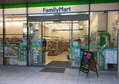 コンビニ　ファミリーマートリバージュ品川店（コンビニ）まで527m