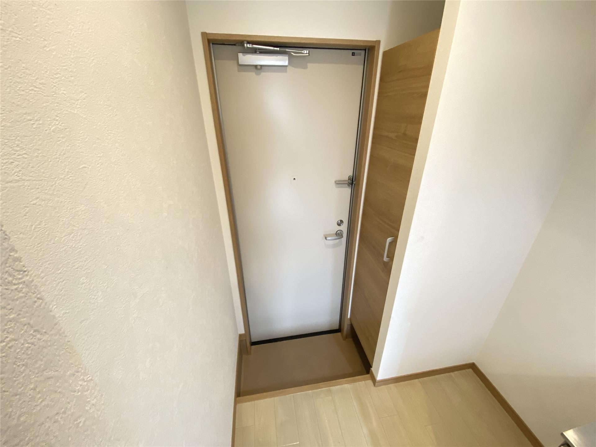 玄関　たっぷりと収納できるシューズボックス付き♪