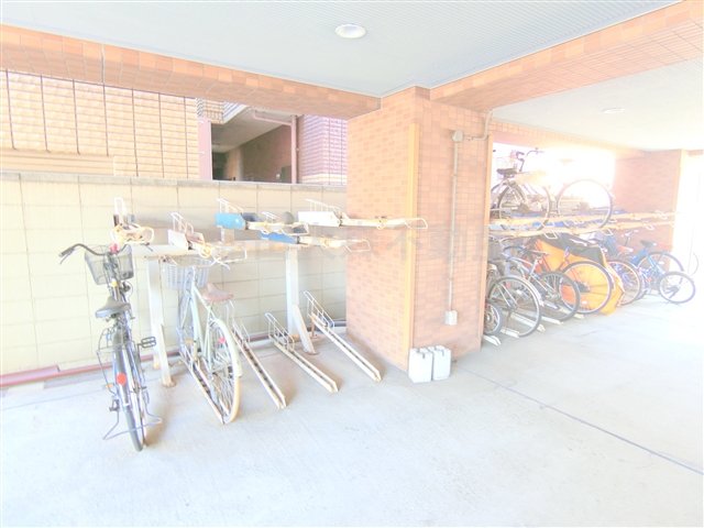 その他共有部分　屋根付きの駐輪場