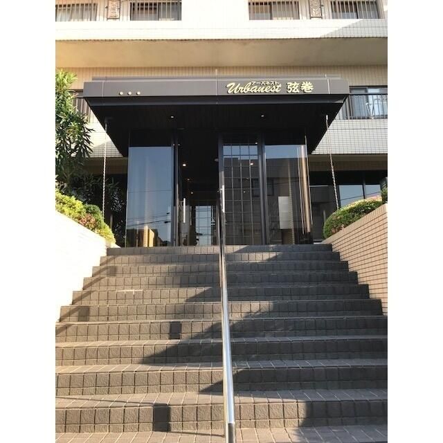 エントランス　落ち着いたエントランスです