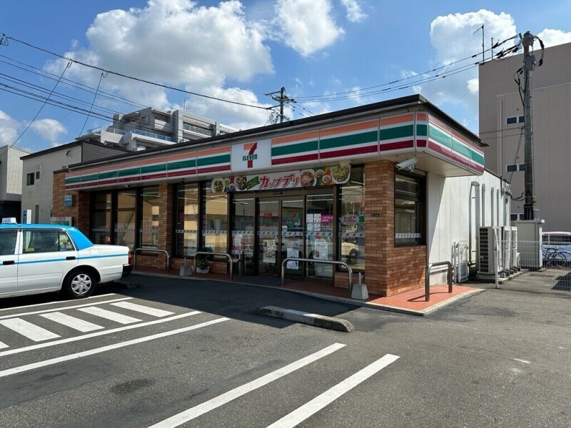 コンビニ　セブンイレブン宇美町役場前店（コンビニ）まで369m