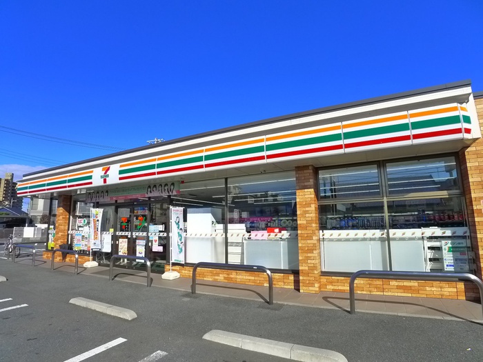 コンビニ　セブンイレブン（コンビニ）まで490m