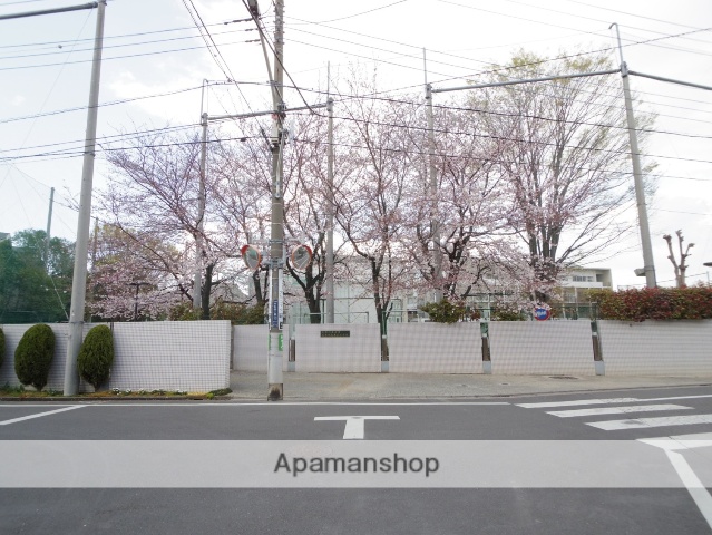 中学校　三鷹市立第三中学校（中学校）まで730m