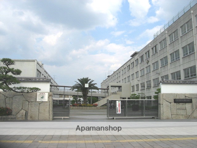 中学校　高槻市立第一中学校（中学校）まで668m
