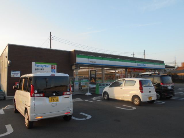 コンビニ　ファミリーマート伊勢崎山王町店（コンビニ）まで646m