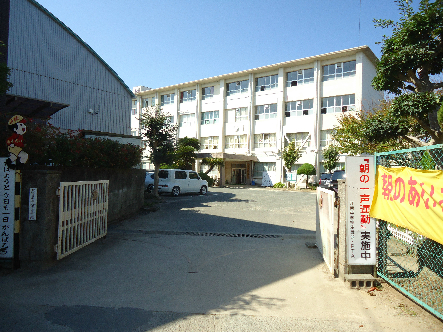 中学校　久留米市立江南中学校（中学校）まで1964m