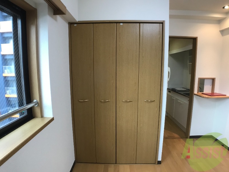 収納　クローゼットは両開き。中の広さはのちほどお楽しみに。