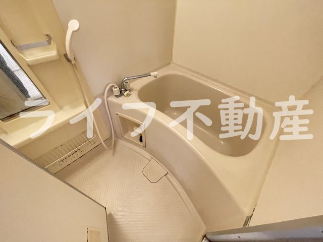 バス・シャワールーム　コンパクトで使いやすいお風呂です