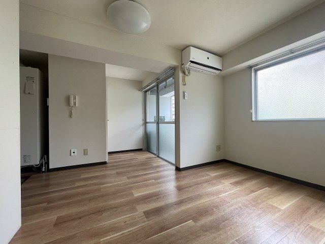 その他部屋・スペース　開放的な寝室です