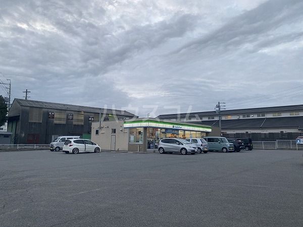 コンビニ　ファミリーマート　高浜論地町店（コンビニ）まで906m