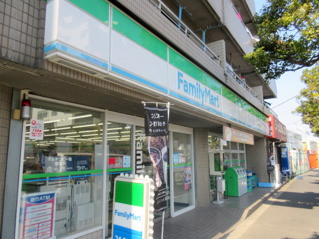 コンビニ　ファミリーマート足立鹿浜店（コンビニ）まで1035m