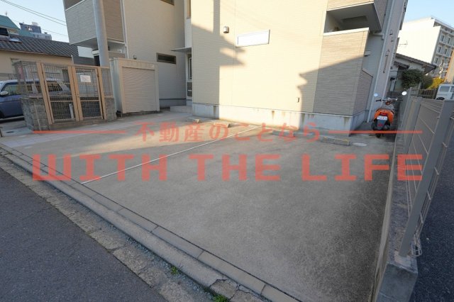 駐車場　駐車場に車を止められます