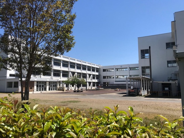 中学校　各務原市立那加中学校（中学校）まで1153m