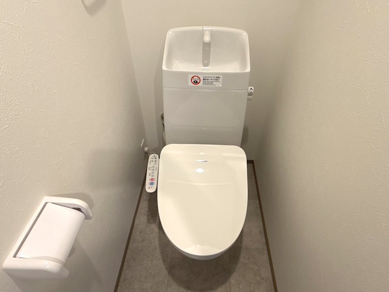 京王線 明大前駅 徒歩10分 4階建 築1年のトイレ写真